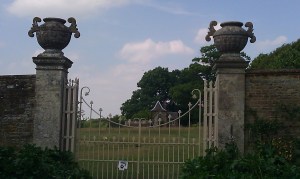 Wouldn't you just love those gate piers?